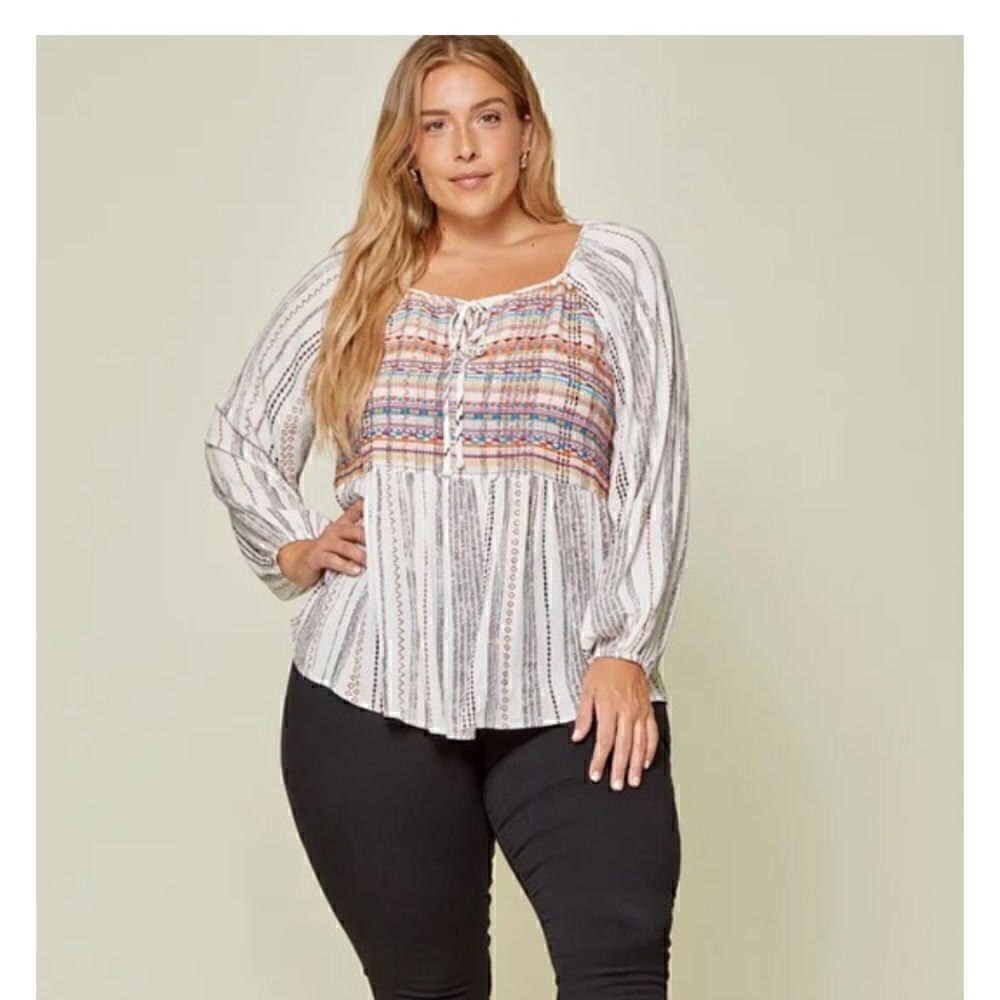 Savanna Jane Embroidered Peasant Tunic Top - Picture 2 of 9